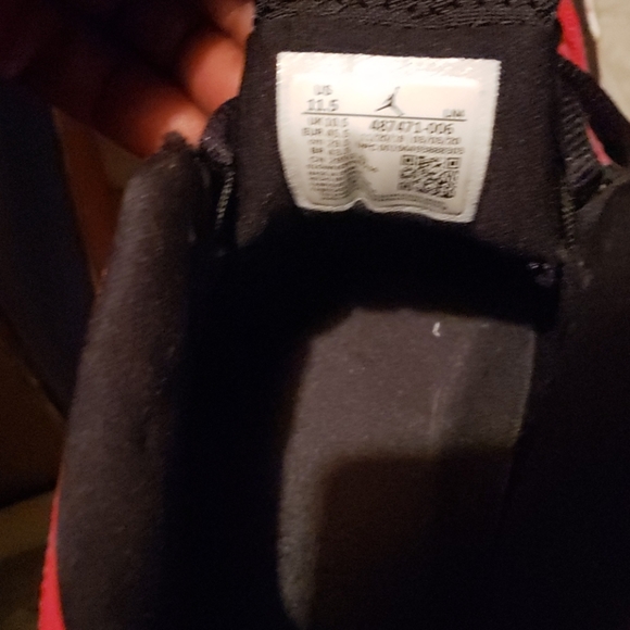 Tennis shoes